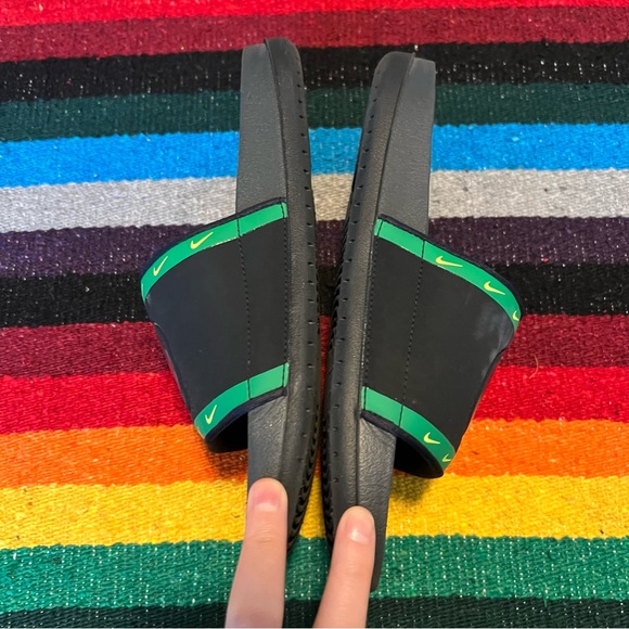 Nike Oregon ducks Slides Slip Ons Mens 7.5 women’s 9 - Picture 14 of 16
